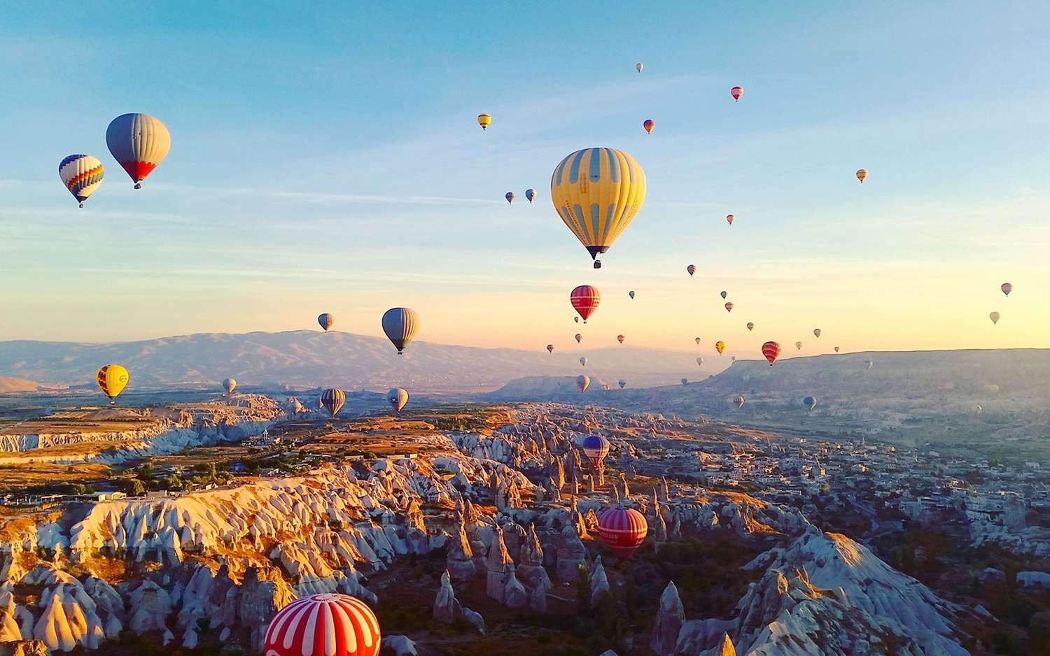 Kapadokya Tatil Rehberi: Balon Turu, Peri Bacaları ve Mağara Otelleri
